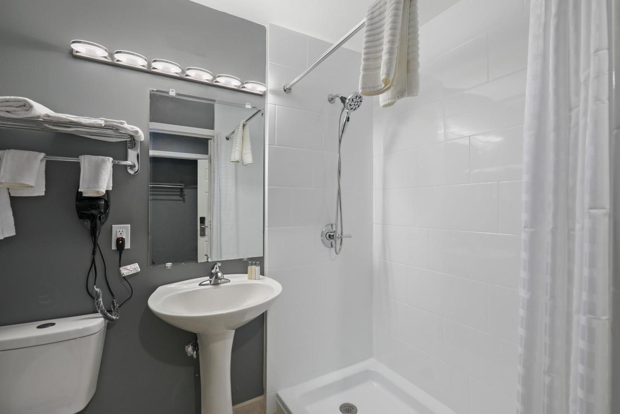 Four Seasons Country Inn Glasgow Exteriér fotografie